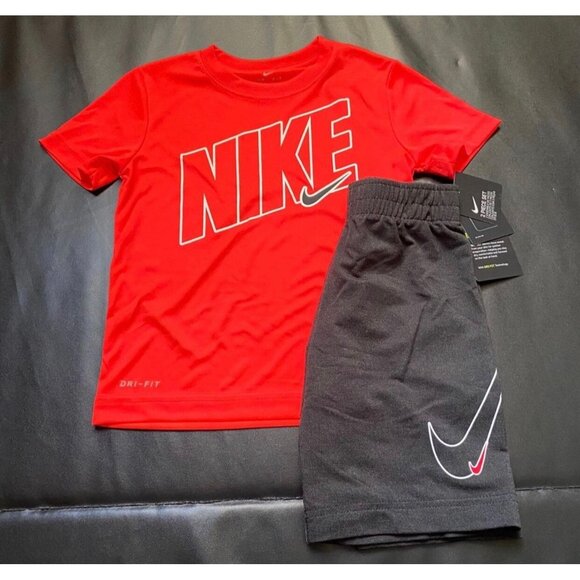 NWT Nike Athletic Set Boys Size 5 - Picture 1 of 3